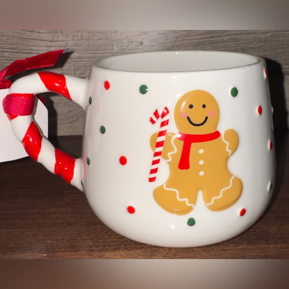 Super Cute 🥰 White Gingerbread Man holding a Candy Cane Mug by Eccolo - NEW